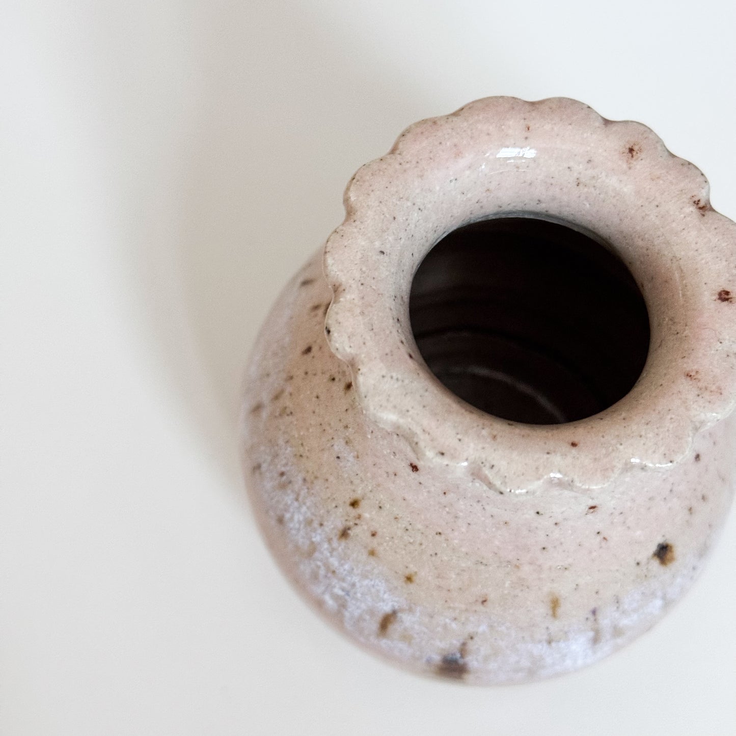 Small Scallop Vase in Pink