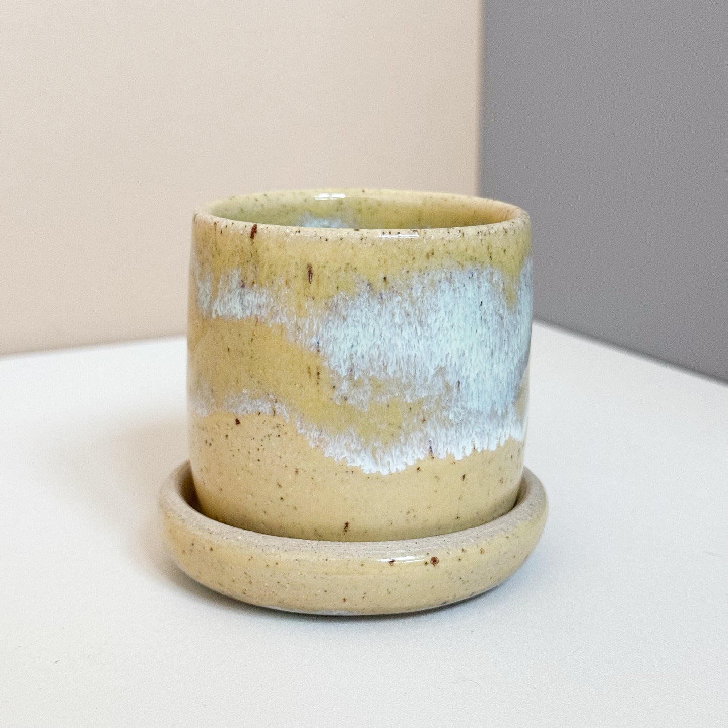 Lidded Flat White Coffee Cup in Speckled Yellow