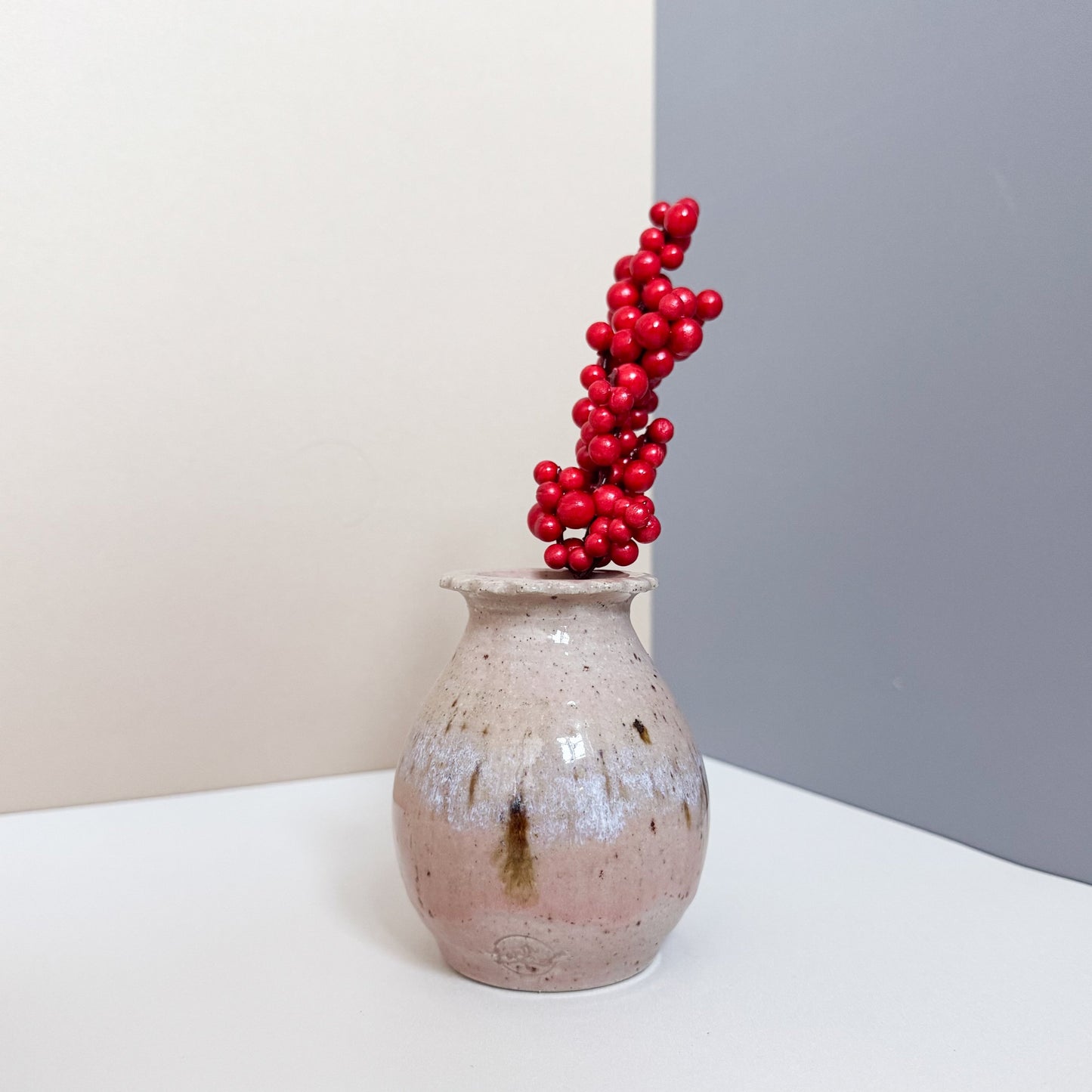 Small Scallop Vase in Pink